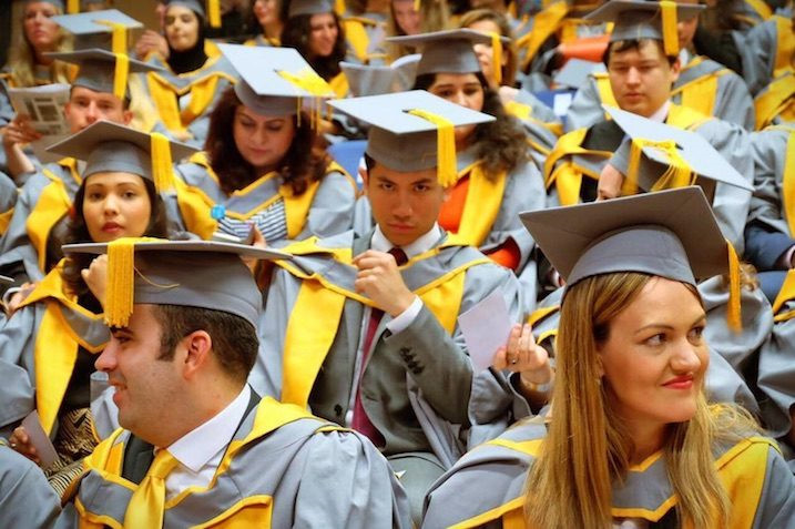 Cuộc sống xa xỉ của hoàng tử 9X Brunei